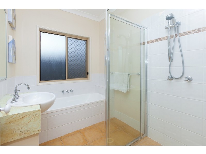 16 Bella Vista Cct, Edens Landing QLD 4207