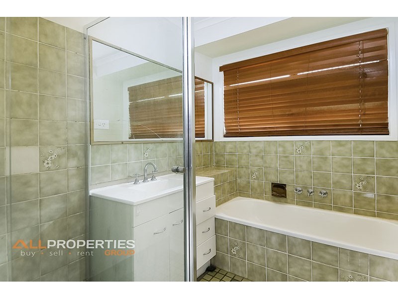 5 DRACON STREET, Regents Park QLD 4118