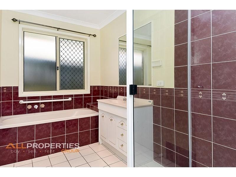 1 McIntyre Street, Hillcrest QLD 4118