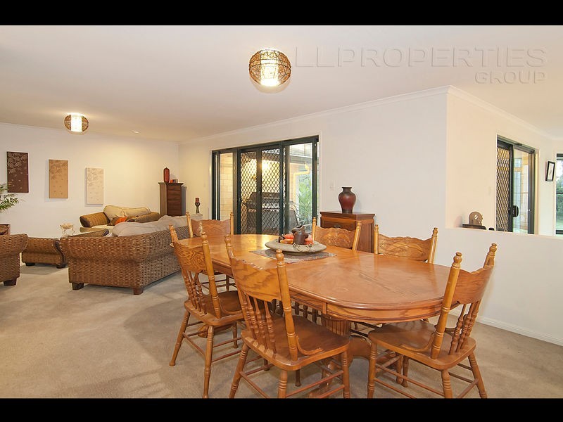 62 Cardwell Close, Munruben QLD 4125