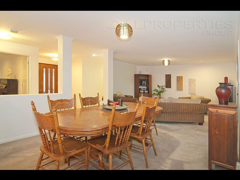 62 Cardwell Close, Munruben QLD 4125