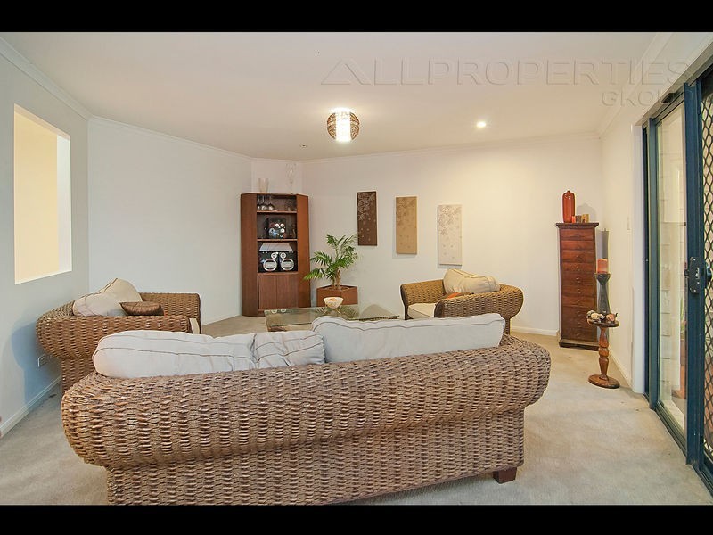 62 Cardwell Close, Munruben QLD 4125