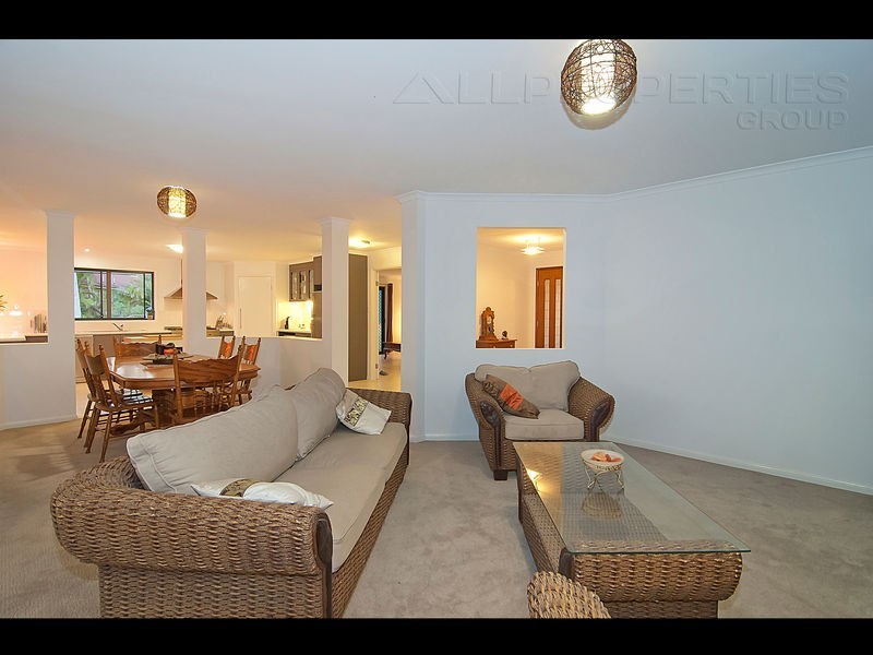 62 Cardwell Close, Munruben QLD 4125