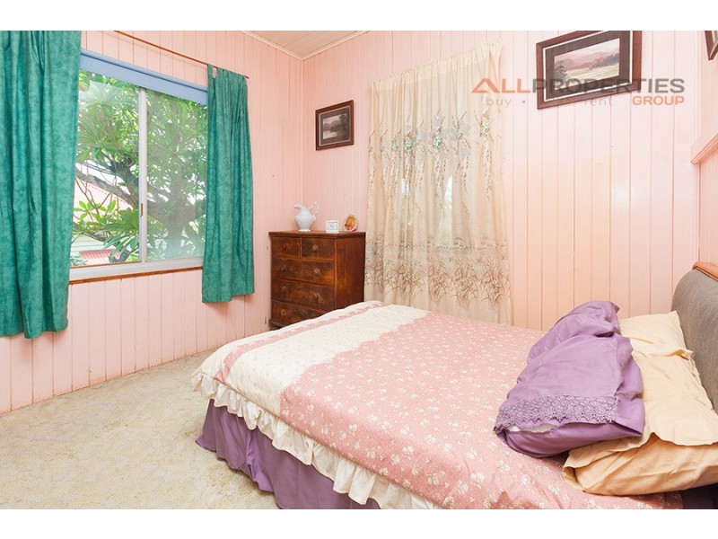 25 Walsh Street, Newtown QLD 4305