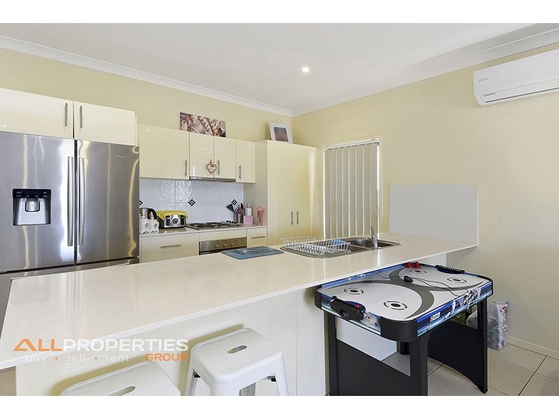 70 Outlook Dr, Waterford QLD 4133