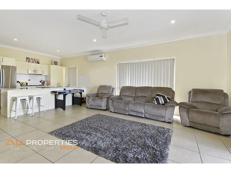 70 Outlook Dr, Waterford QLD 4133