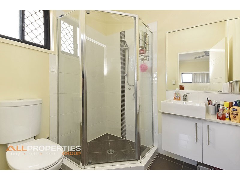 70 Outlook Dr, Waterford QLD 4133