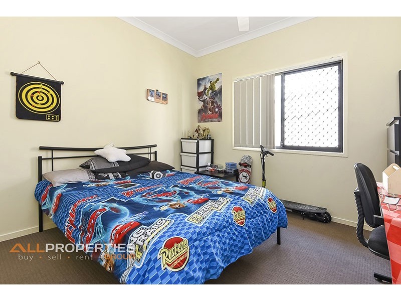 70 Outlook Dr, Waterford QLD 4133