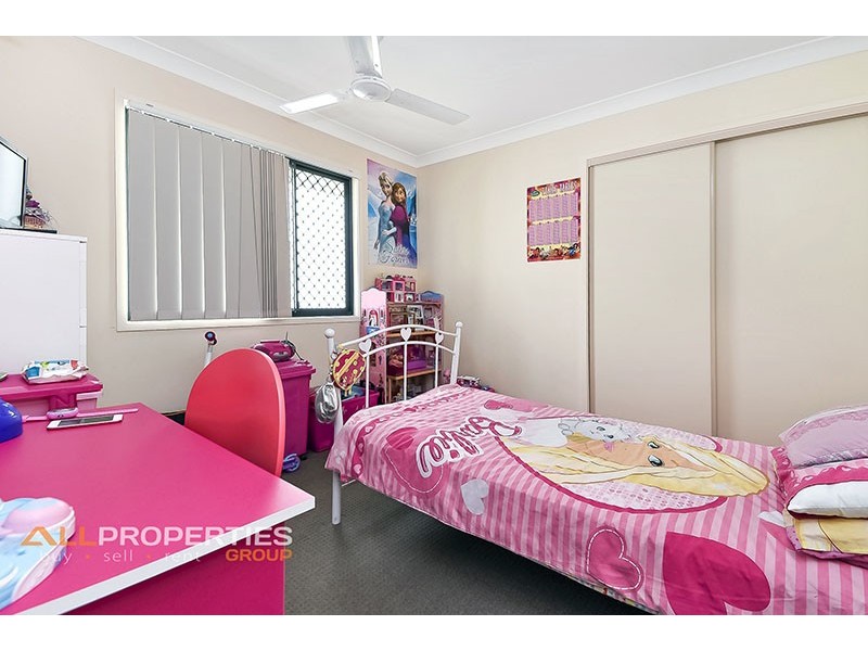 70 Outlook Dr, Waterford QLD 4133