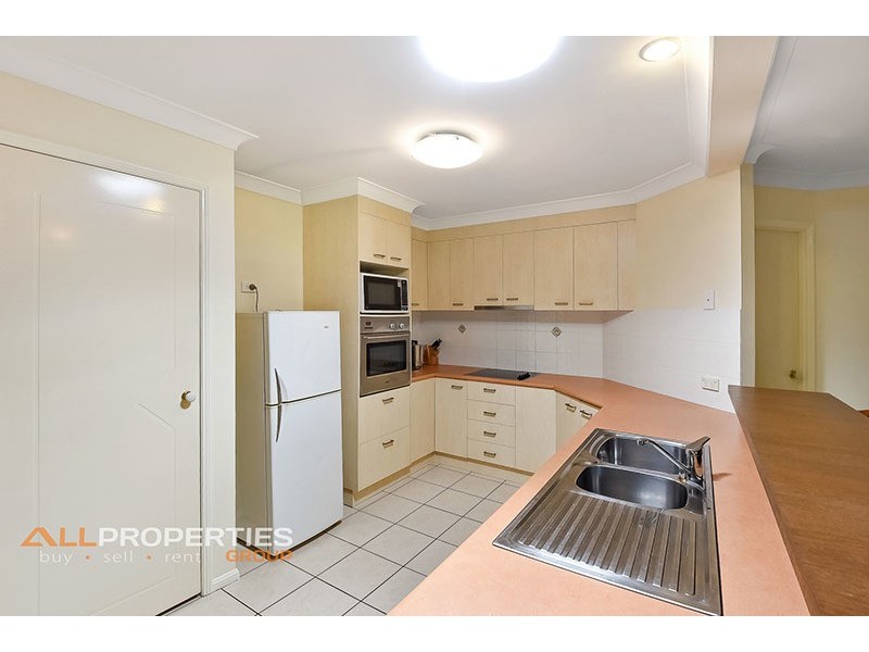 79 Oakview Street, Parkinson QLD 4115