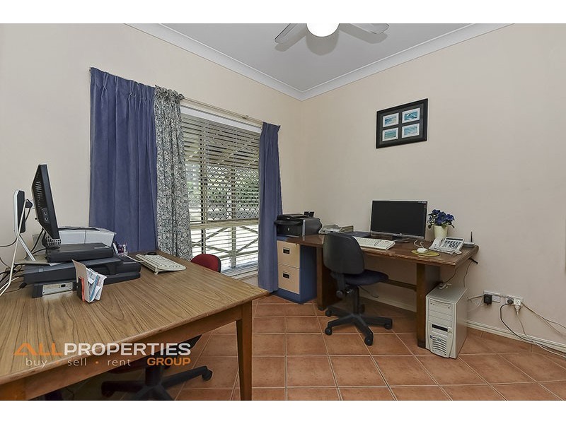 18 Belinda Court, Munruben QLD 4125