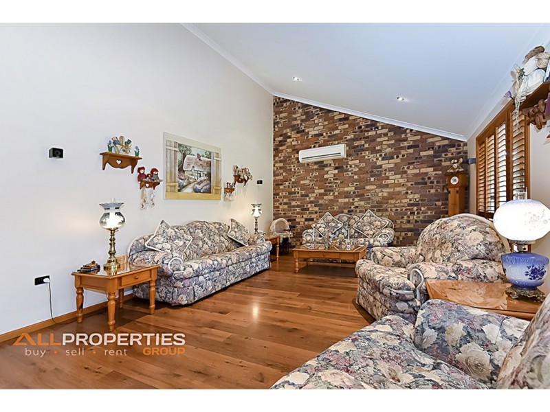 98 Canterbury Dr, Mundoolun QLD 4285