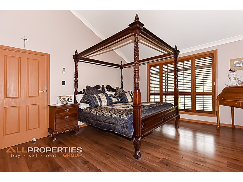 98 Canterbury Dr, Mundoolun QLD 4285