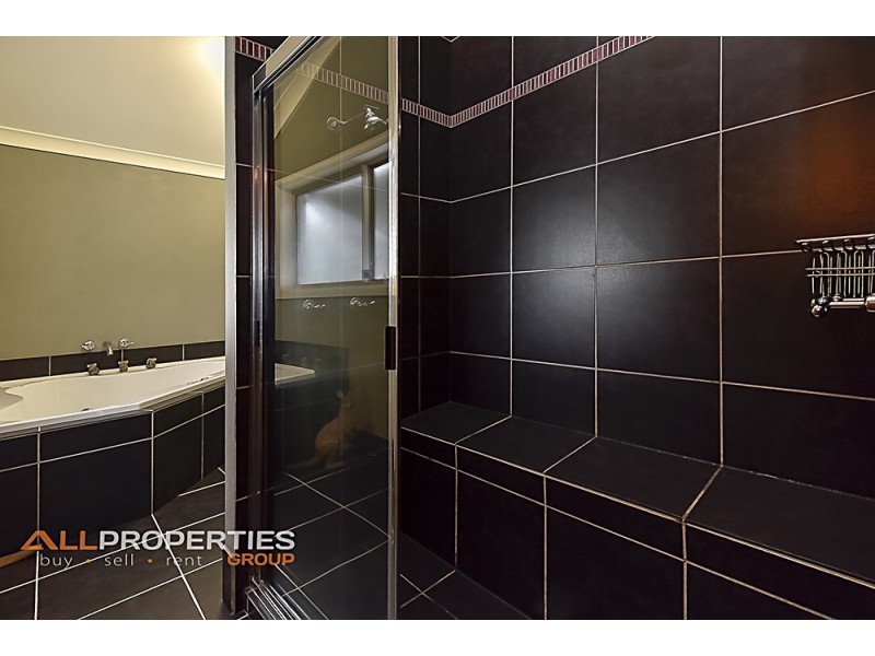 98 Canterbury Dr, Mundoolun QLD 4285