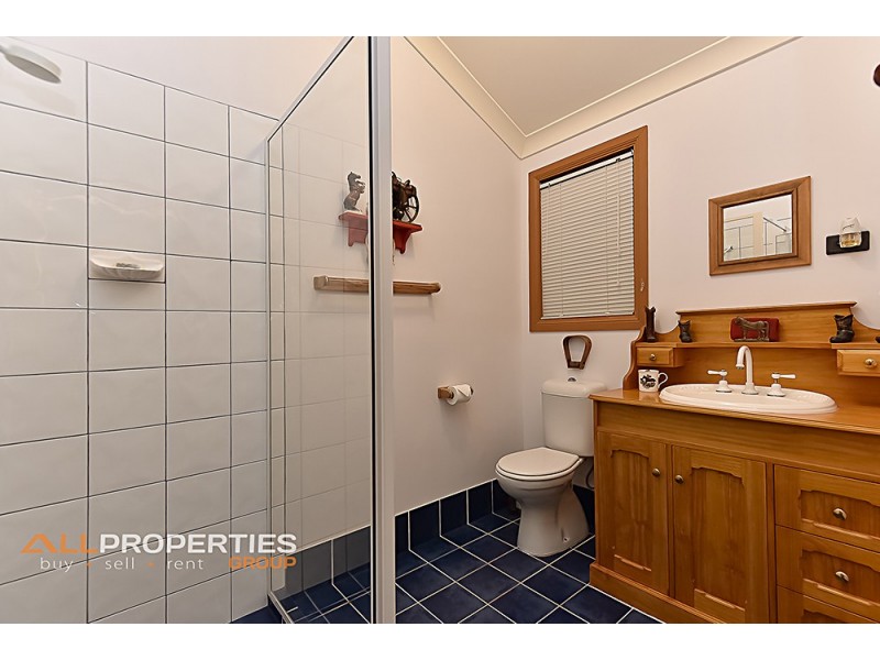 98 Canterbury Dr, Mundoolun QLD 4285