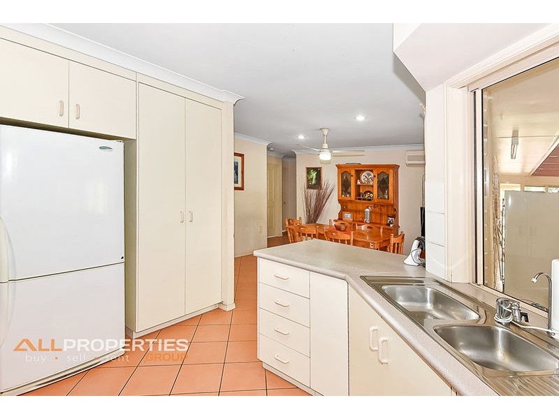 86 PARKROYAL CRESCENT, Regents Park QLD 4118