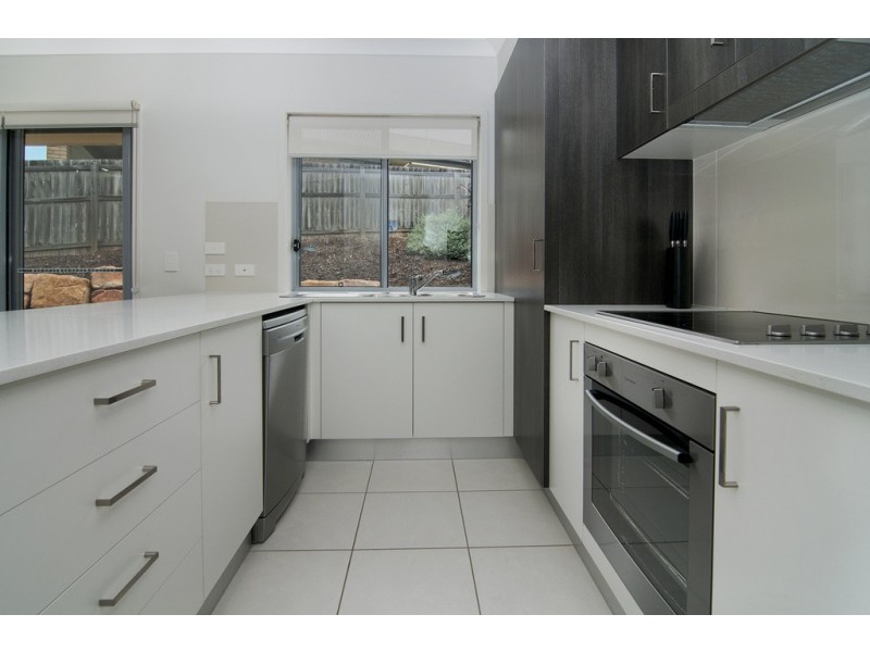 1/2 Lemongrass Place, Springfield Lakes QLD 4300