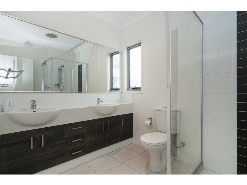 1/2 Lemongrass Place, Springfield Lakes QLD 4300