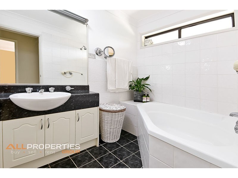 9 Kurrajong St, Durack QLD 4077