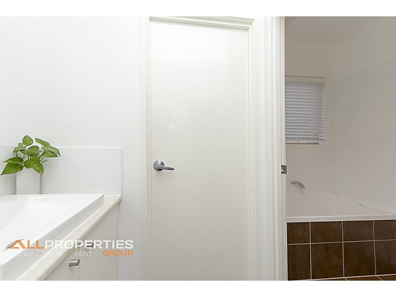 13 Highview Crt, Woodhill QLD 4285