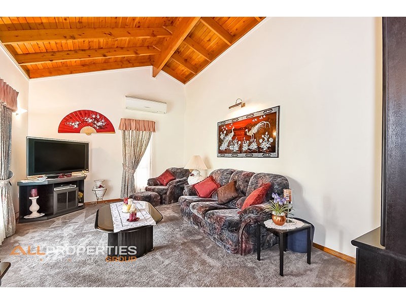 55 OWENS CRESCENT, Regents Park QLD 4118