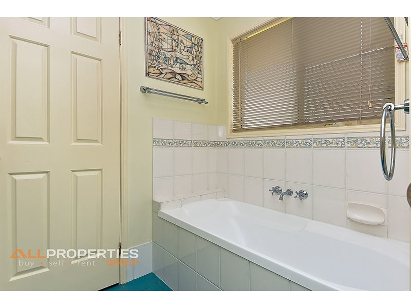 17 Paddies Crescent, Crestmead QLD 4132