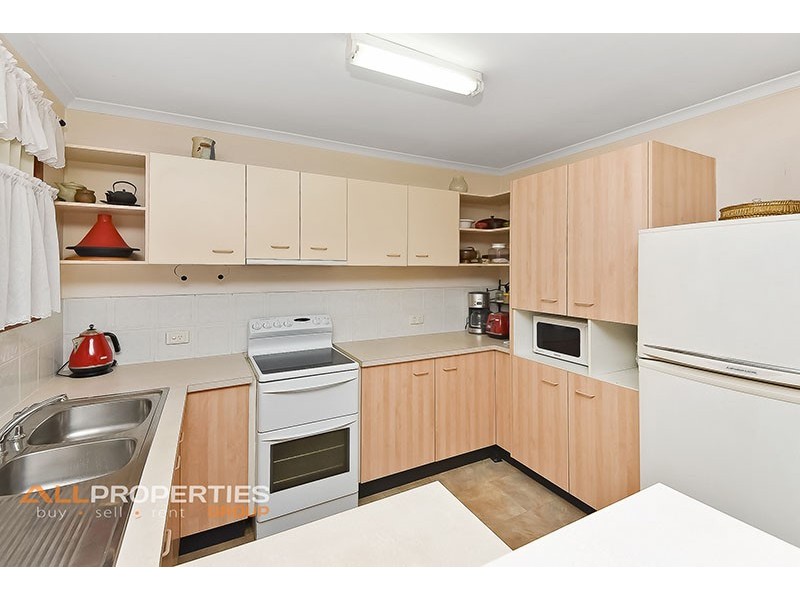 95 Middle Road, Hillcrest QLD 4118