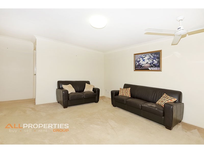 16 Robusta Place, Forest Lake QLD 4078