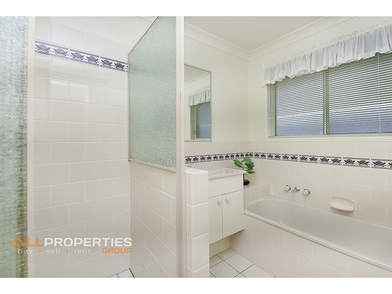 16 Robusta Place, Forest Lake QLD 4078