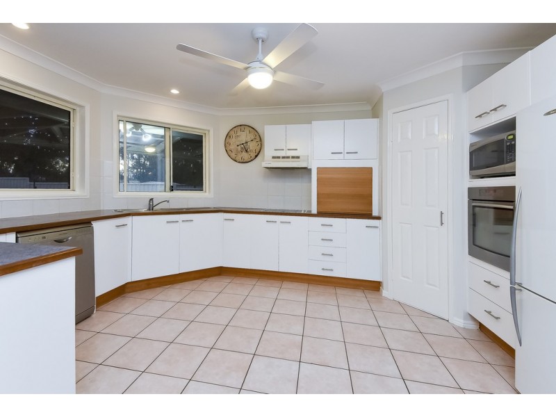 15 Crozier Cres, Meadowbrook QLD 4131