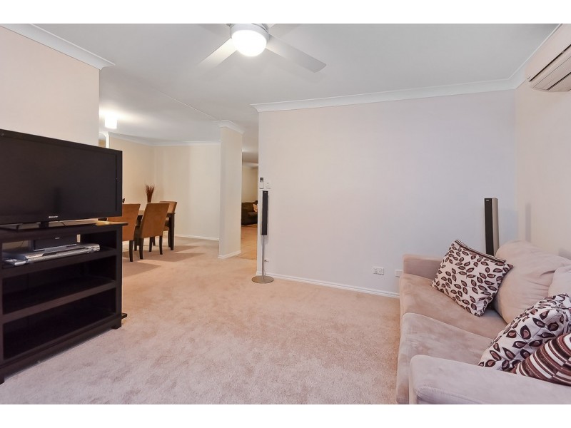 15 Crozier Cres, Meadowbrook QLD 4131