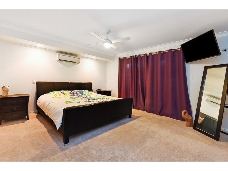 15 Crozier Cres, Meadowbrook QLD 4131