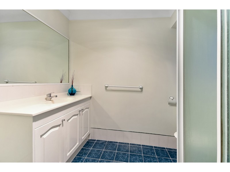 15 Crozier Cres, Meadowbrook QLD 4131