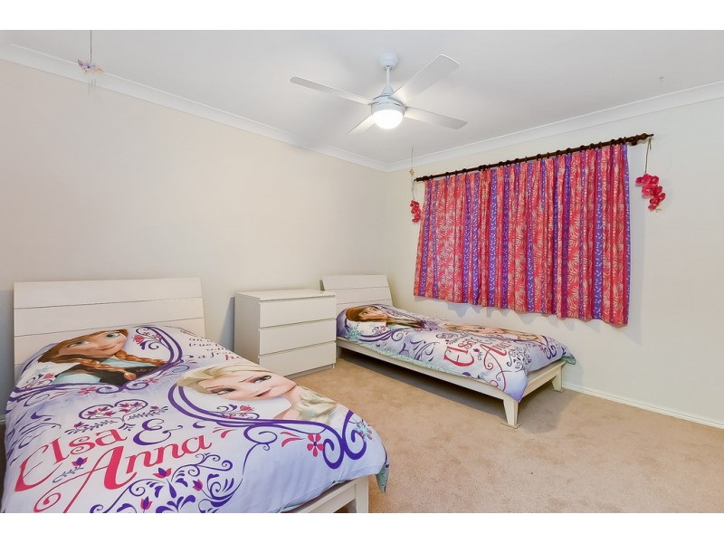 15 Crozier Cres, Meadowbrook QLD 4131