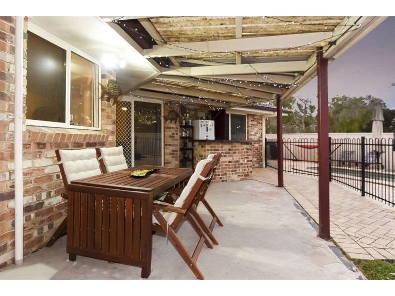 15 Crozier Cres, Meadowbrook QLD 4131