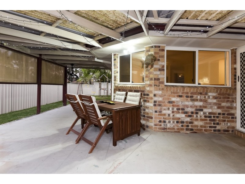 15 Crozier Cres, Meadowbrook QLD 4131