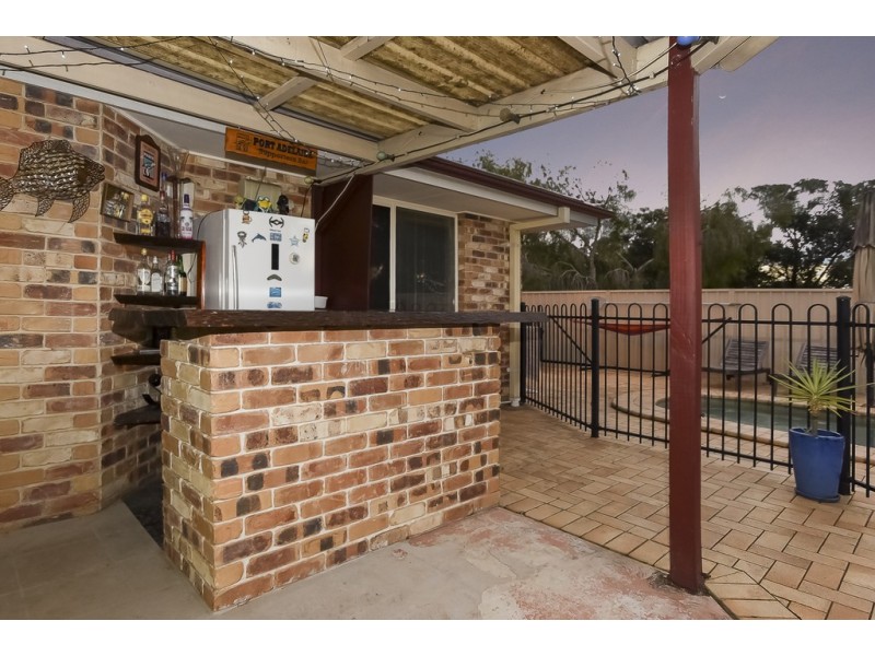 15 Crozier Cres, Meadowbrook QLD 4131