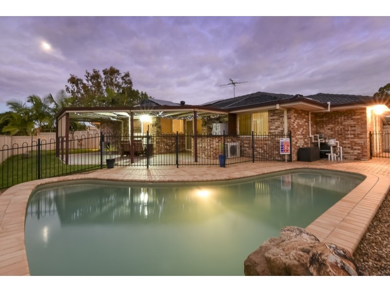 15 Crozier Cres, Meadowbrook QLD 4131