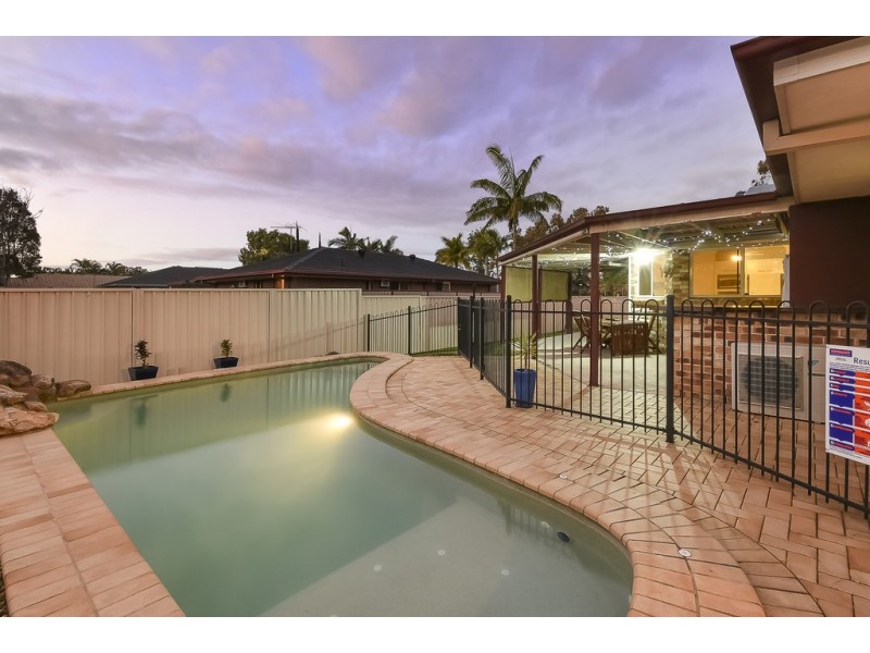 15 Crozier Cres, Meadowbrook QLD 4131