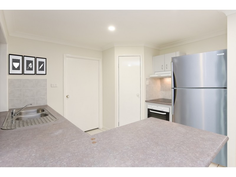 15 Diamondy Cl, Forest Lake QLD 4078