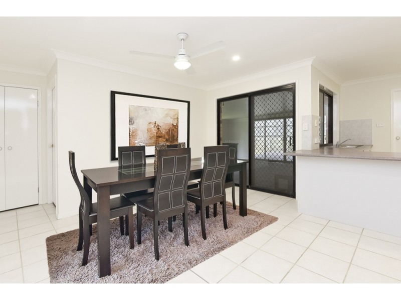 15 Diamondy Cl, Forest Lake QLD 4078