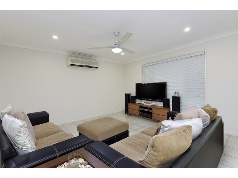 15 Diamondy Cl, Forest Lake QLD 4078