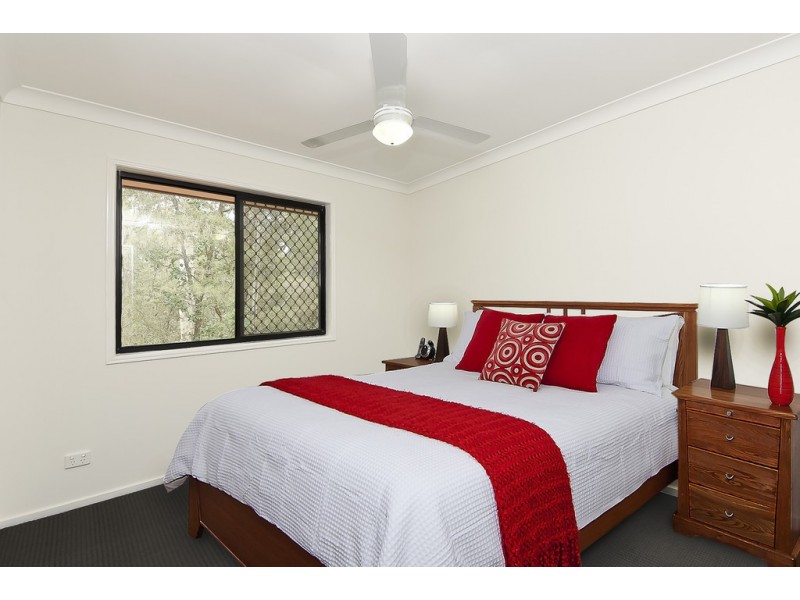 15 Diamondy Cl, Forest Lake QLD 4078