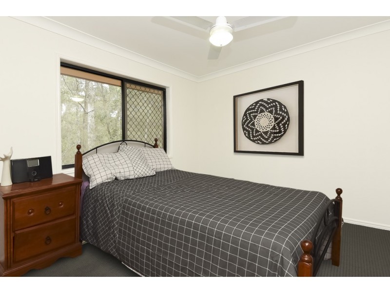 15 Diamondy Cl, Forest Lake QLD 4078