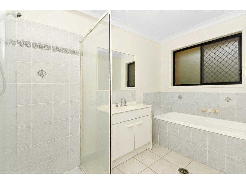15 Diamondy Cl, Forest Lake QLD 4078