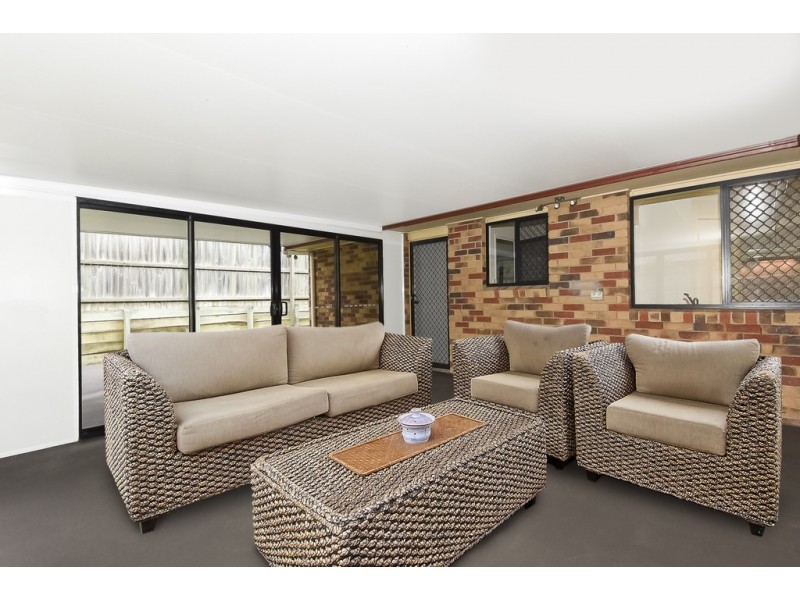 15 Diamondy Cl, Forest Lake QLD 4078
