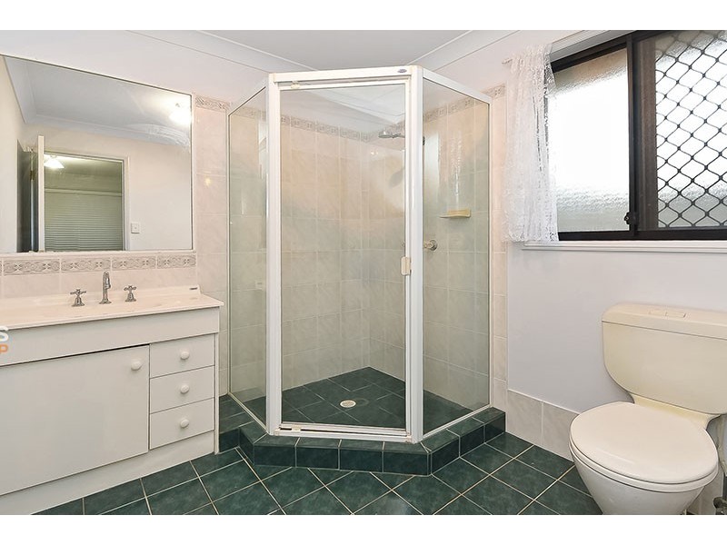 104 REGENCY DRIVE, Regents Park QLD 4118