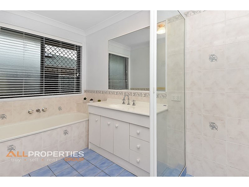 104 REGENCY DRIVE, Regents Park QLD 4118