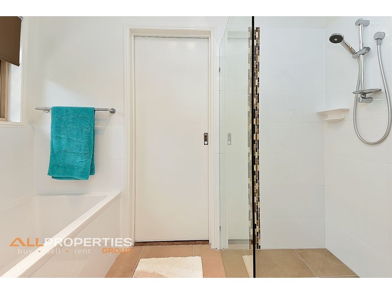 2 TITAN CT, Boronia Heights QLD 4124