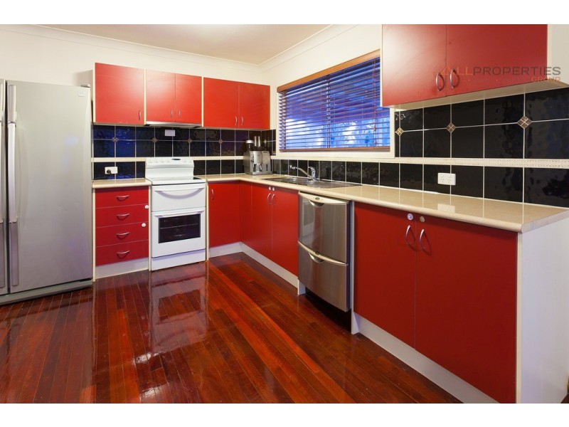 84 Aquarius Dr, Kingston QLD 4114